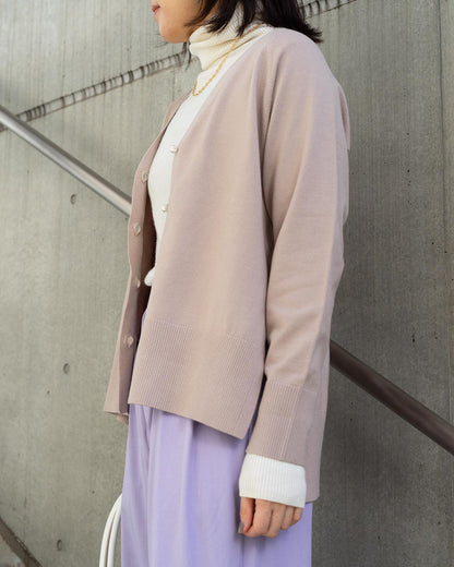 パールボタンVネックカーディガン