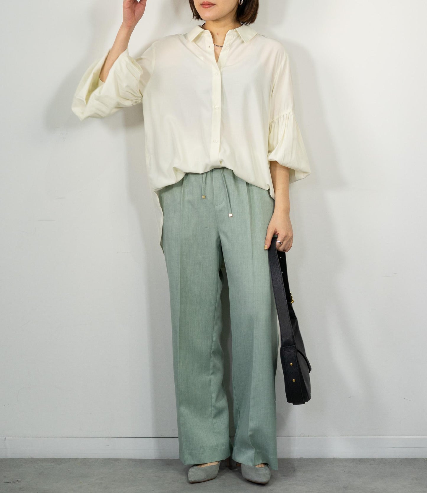 バンドカラーギャザーボリュームブラウス