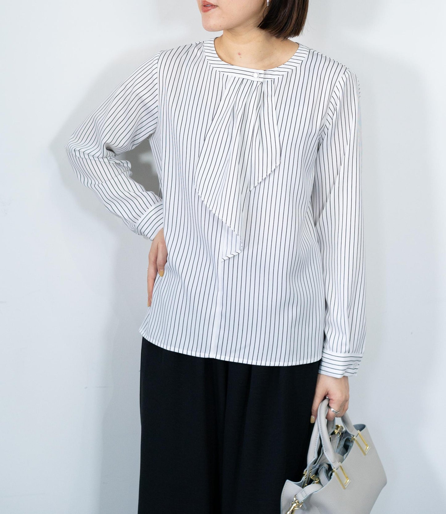 綺麗めストライプフリルタイブラウス