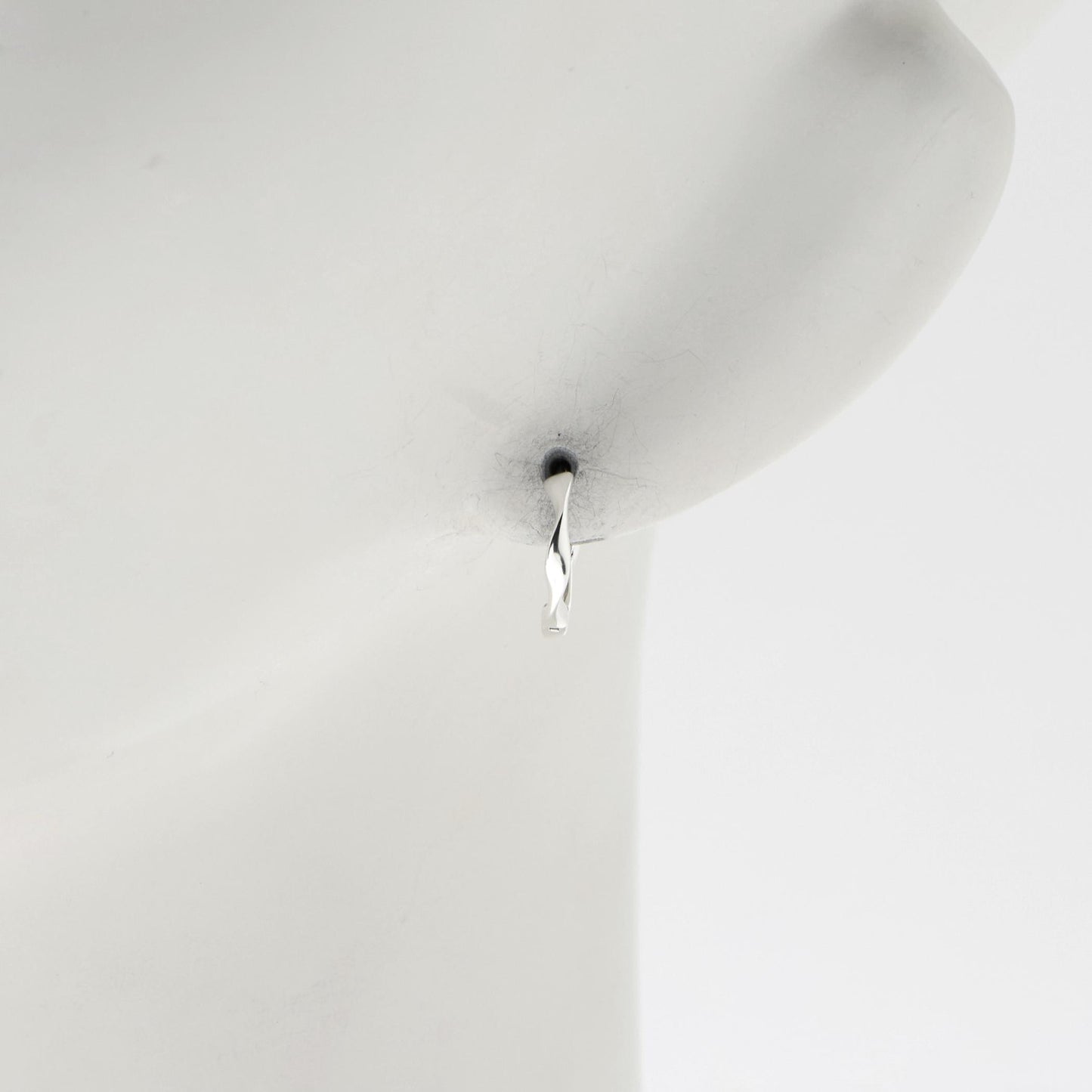 ＜ANNA SOTTILOTTA＞ヒネリフープピアス