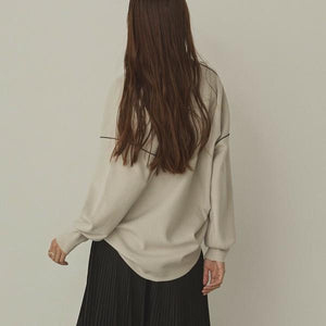 バイカラーシャープVネックニット