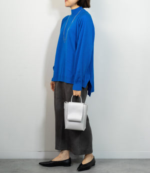 モックネックラグランニット