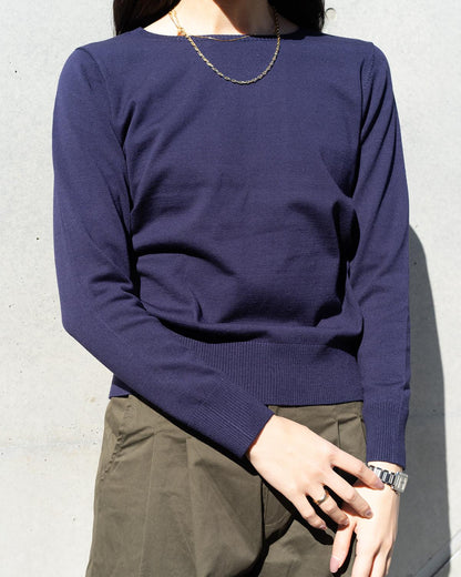 クルーネックストレートニット