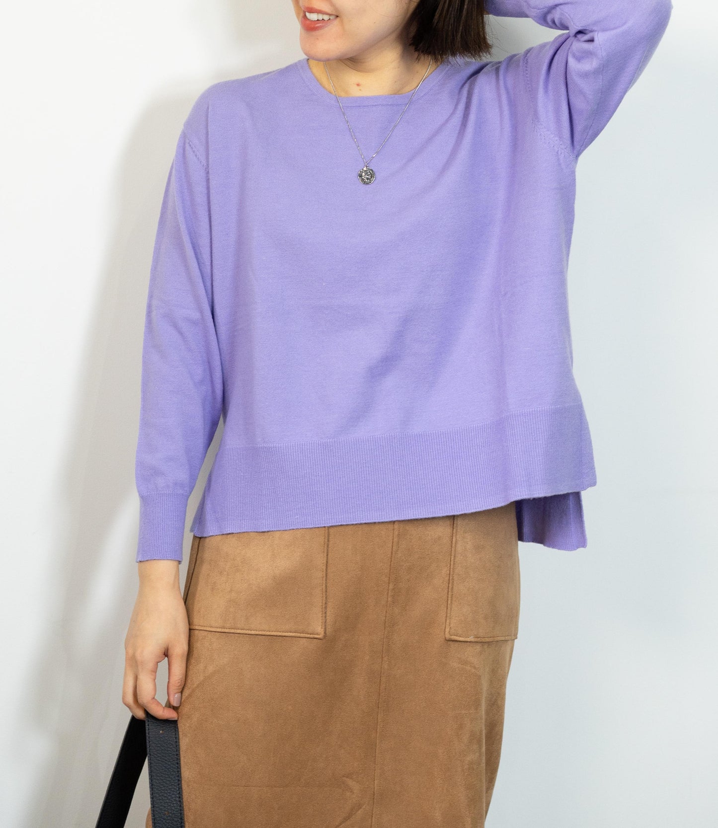 クルーネックサイドスリットニット