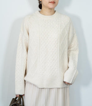 ケーブルニット