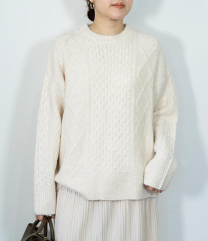 ケーブルニット