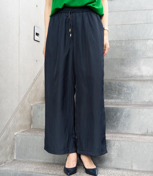 パウダーサテンエアリーイージーパンツ