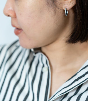 キュービックアクセントピアス