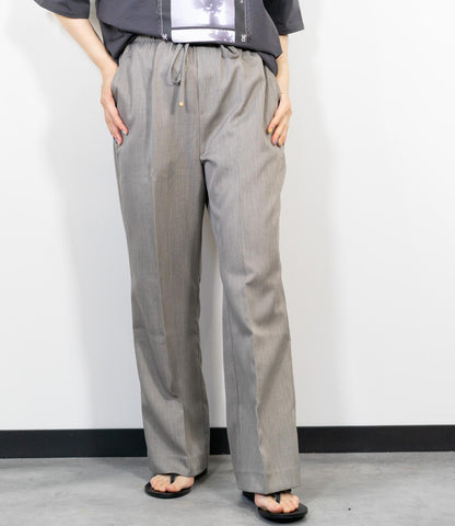 ナチュラルフレアシルエットパンツ