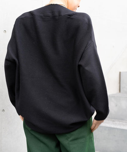 ボートネックニット