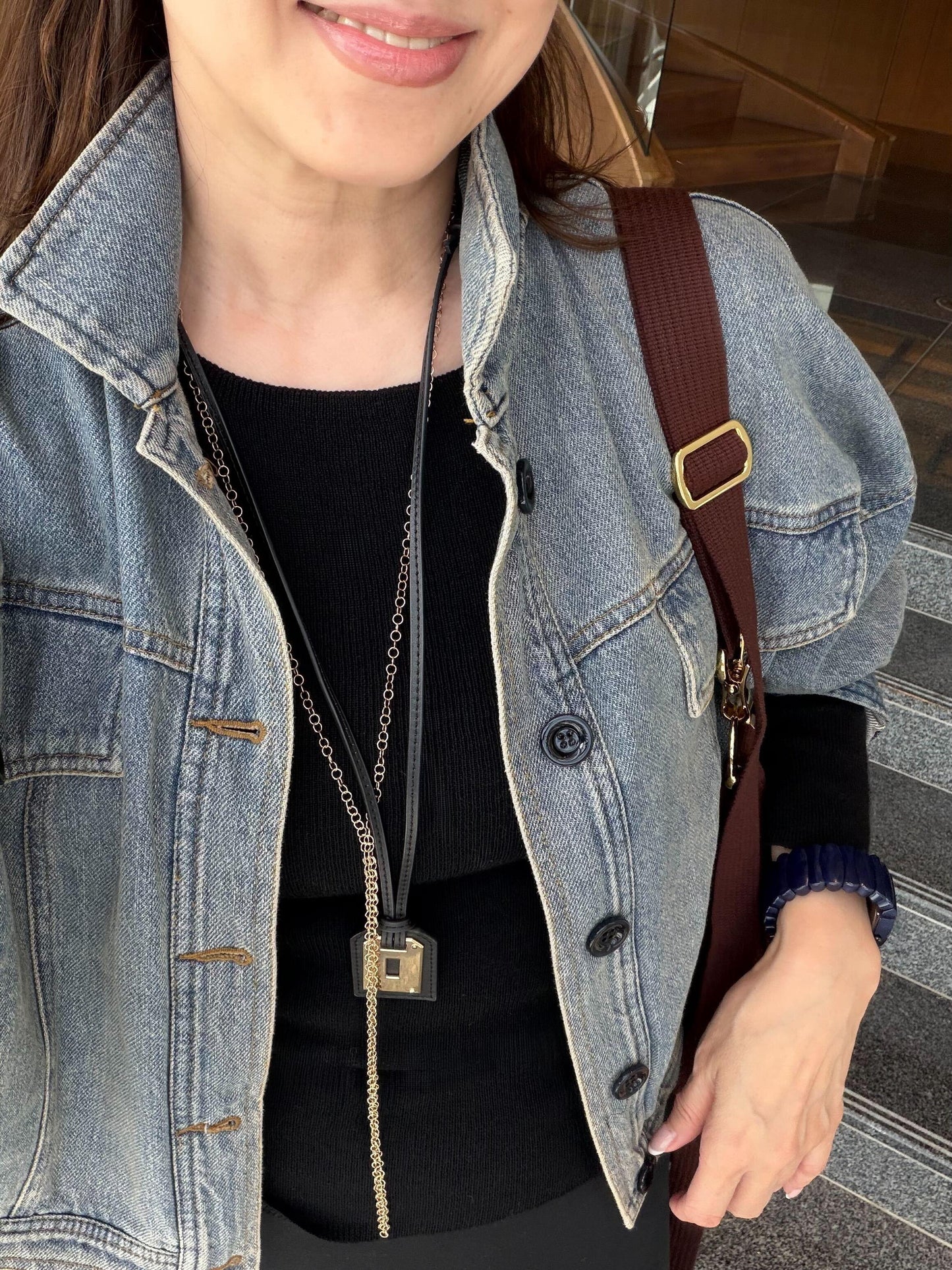 ベーシックラウンドネックニット