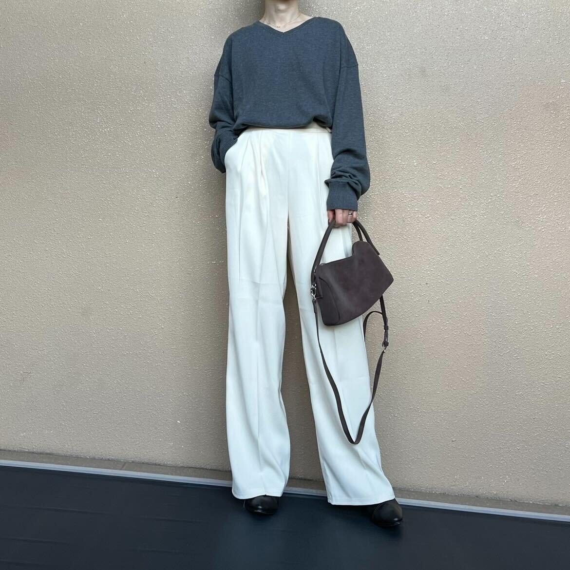 カシミアVネックニット