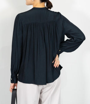 パウダーサテンギャザーブラウス