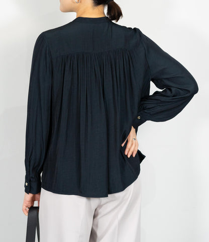 パウダーサテンギャザーブラウス