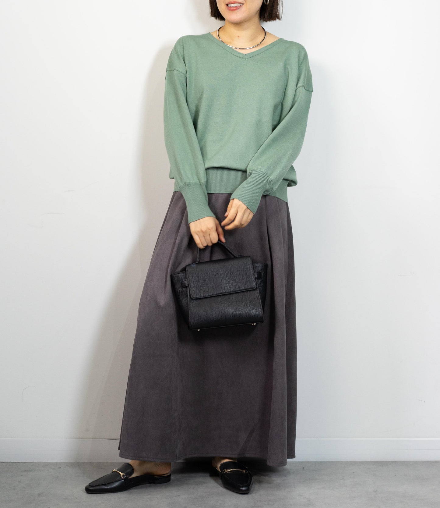 Vネックニットプルオーバー