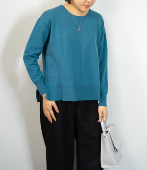 クルーネックサイドスリットニット