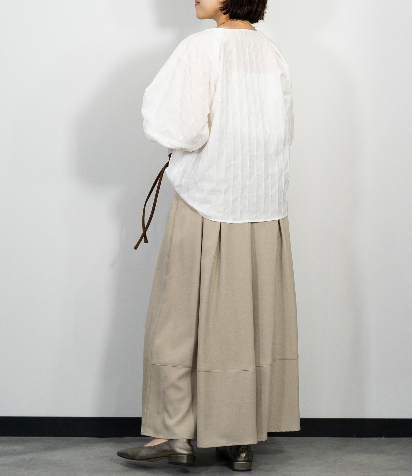 タックボリュームパンツ