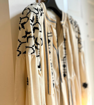 タッセルフォークロア刺繍ワンピース