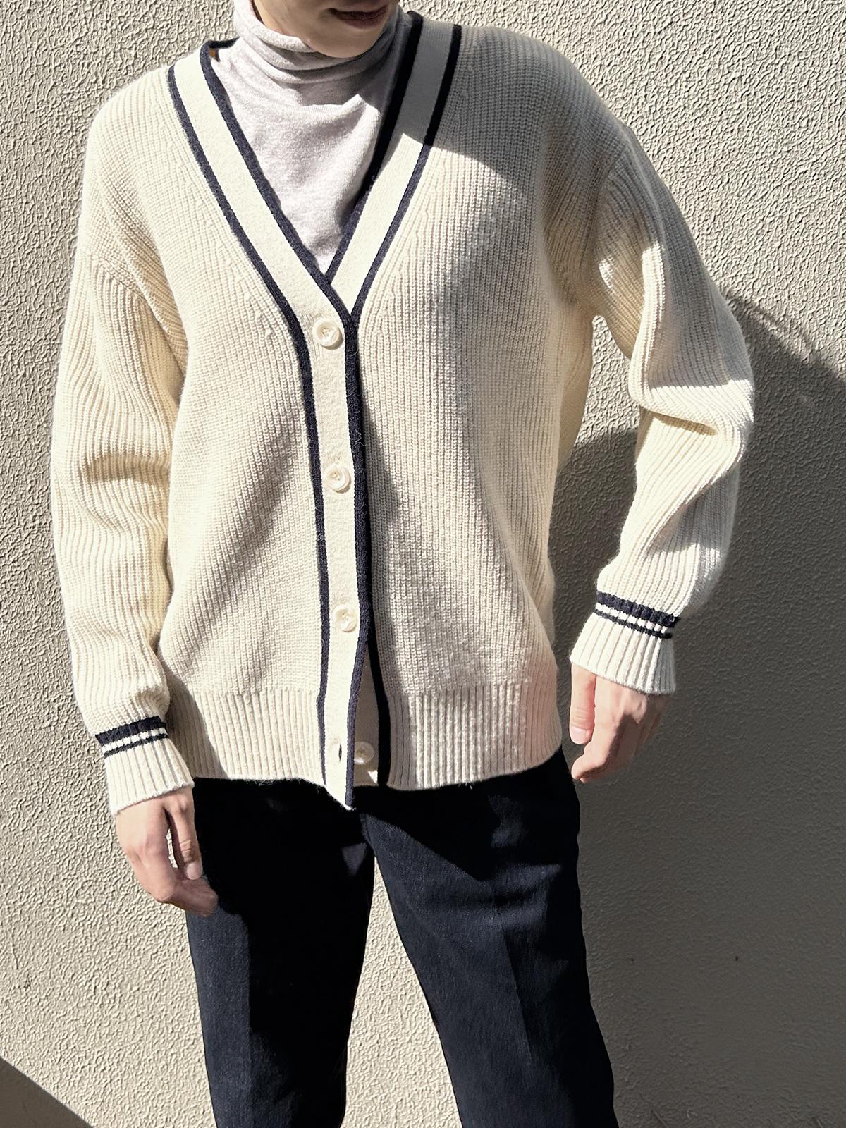 Vネックカーディガン