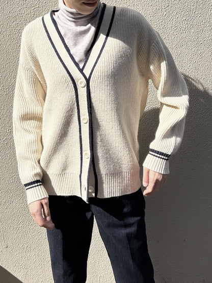 Vネックカーディガン