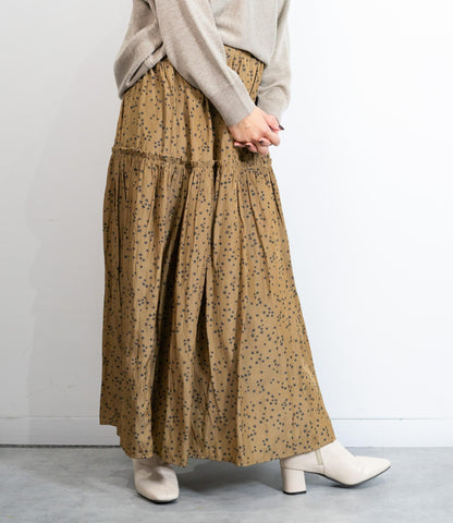 シャイニーティアードスカート