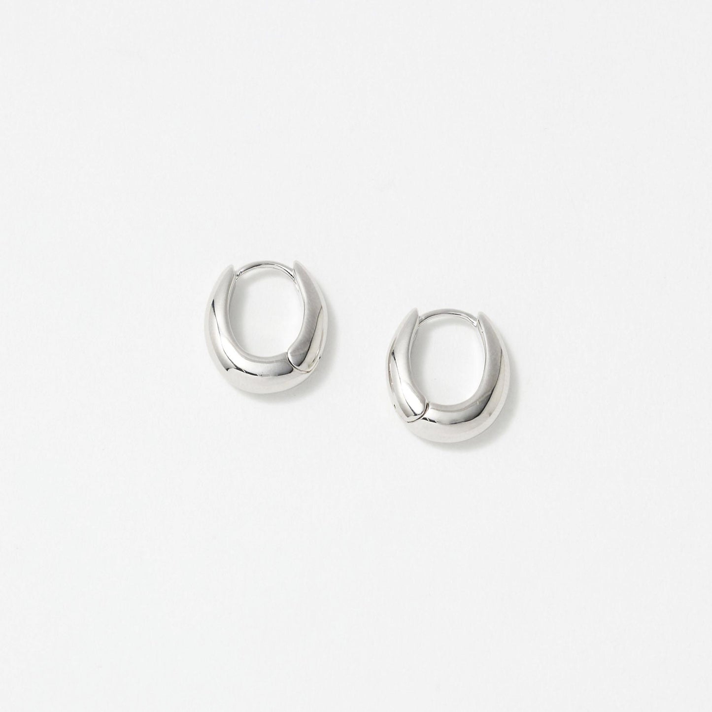 オーバル フープ ピアス