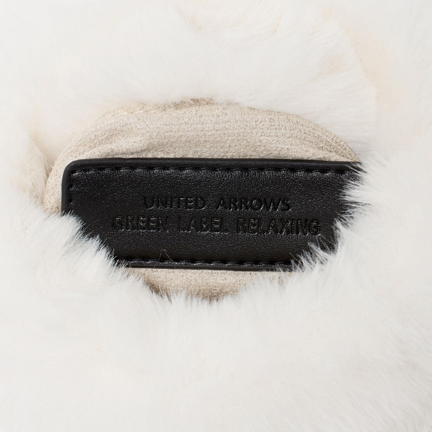 ファーショルダーバッグ ハートチャーム付き