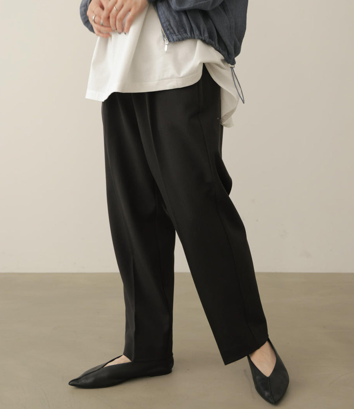 タックストレートパンツ