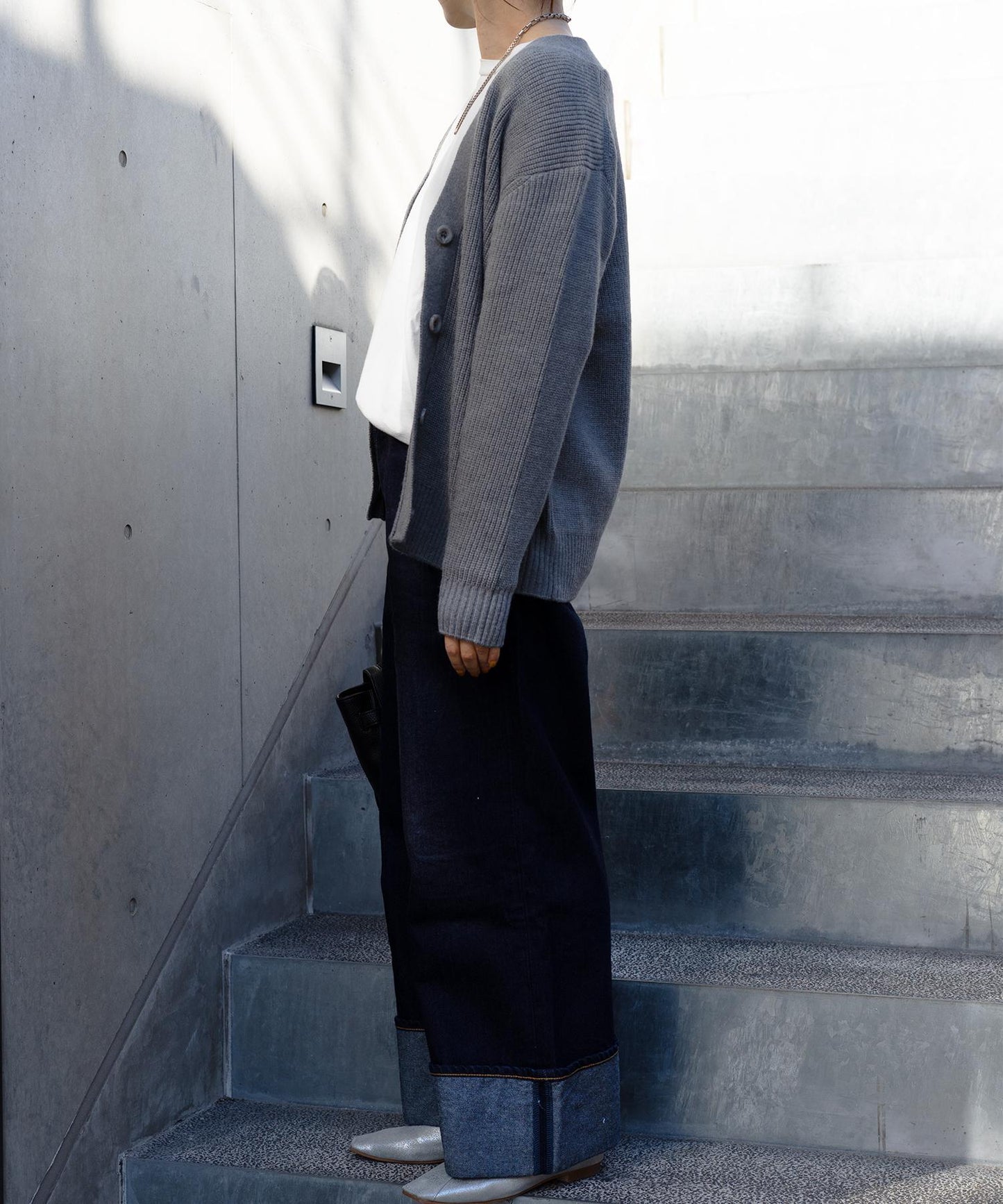 Vネックカーディガン