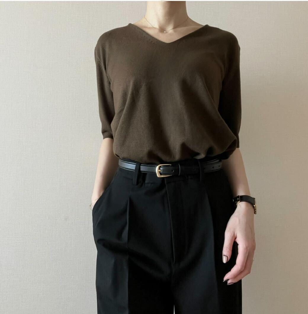 ミニマルVネックハーフスリーブニット