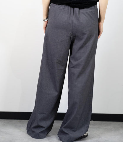 ストレッチタックストレートパンツ