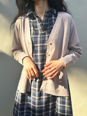 パールボタンVネックカーディガン