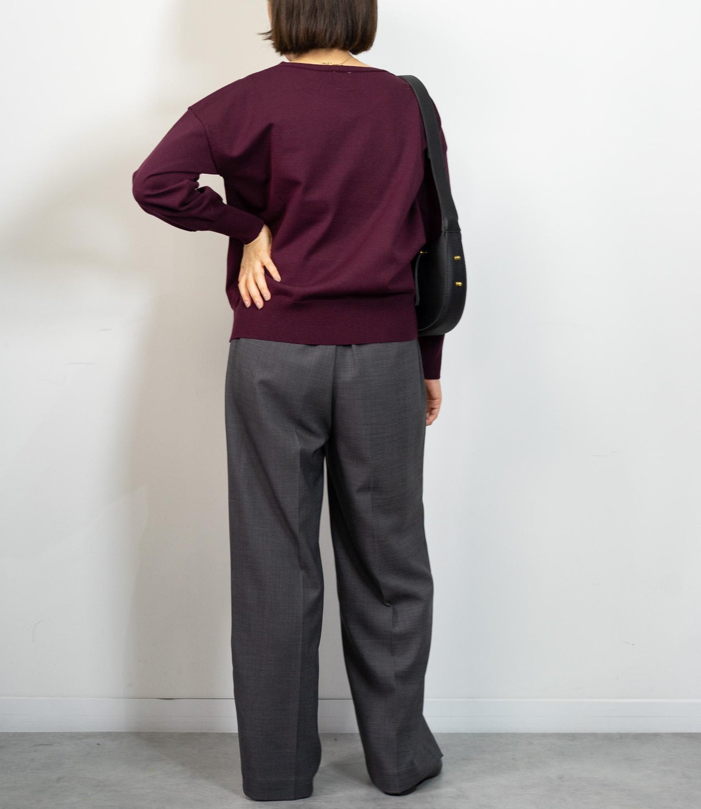 Vネックニットプルオーバー