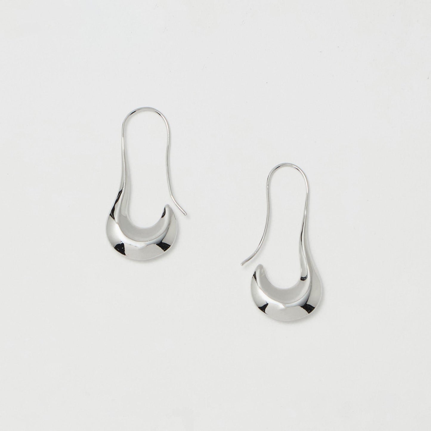 クレセント ムーン ピアス