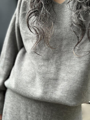 Vネックニット スカートセットアップ