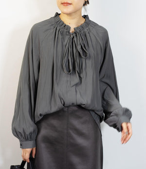 パウダーサテンボウタイブラウス