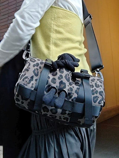 クロスボディーベアバッグ