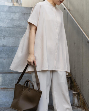 バックティアードバンドカラー半袖ブラウス