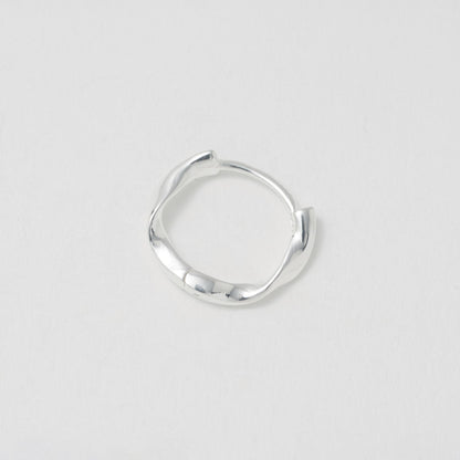 ＜ANNA SOTTILOTTA＞ヒネリフープピアス