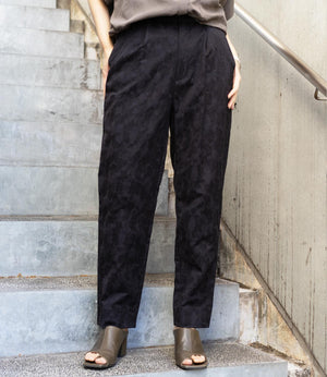 フローラルジャガードテーパードパンツ