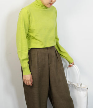 タートルネックソフトニット