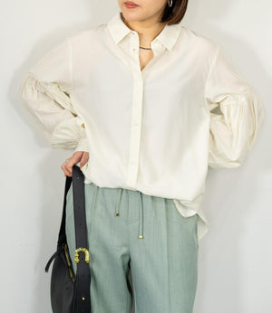 バンドカラーギャザーボリュームブラウス