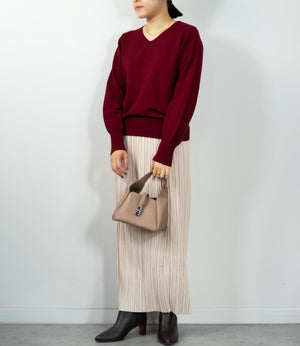 コンパクトVネックニット