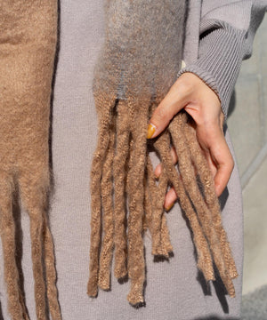 ボリュームフリンジマフラー