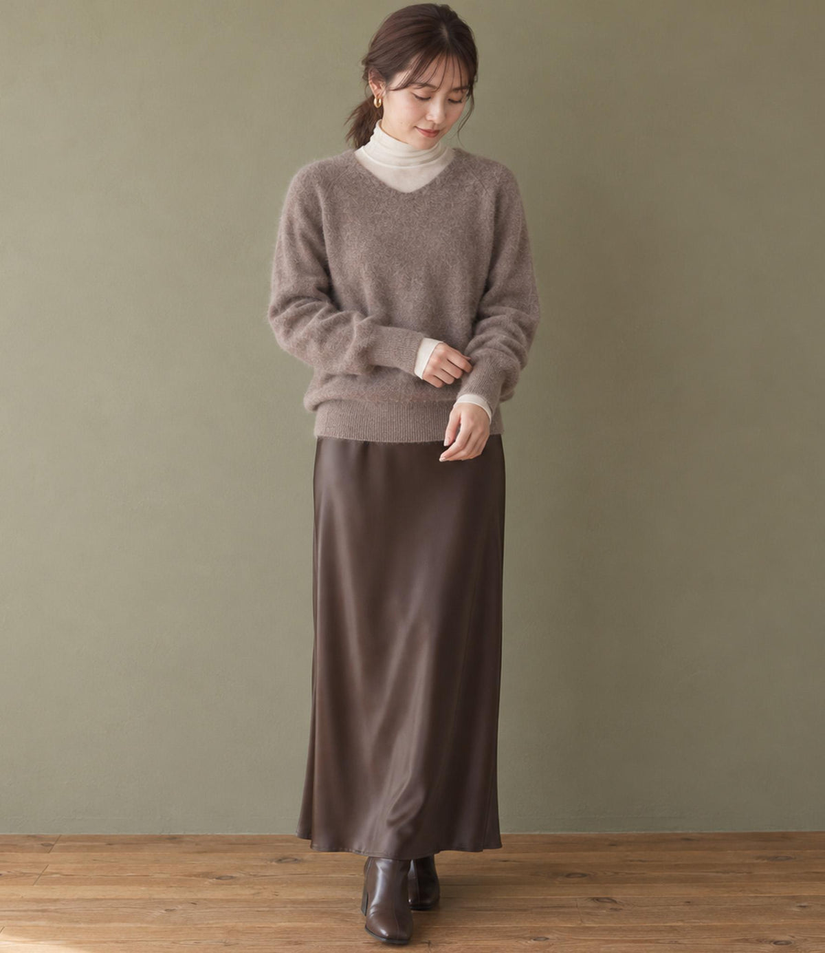 ウールカシミアホールガーメントVネックニット
