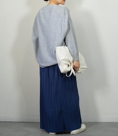 ボートネックニット