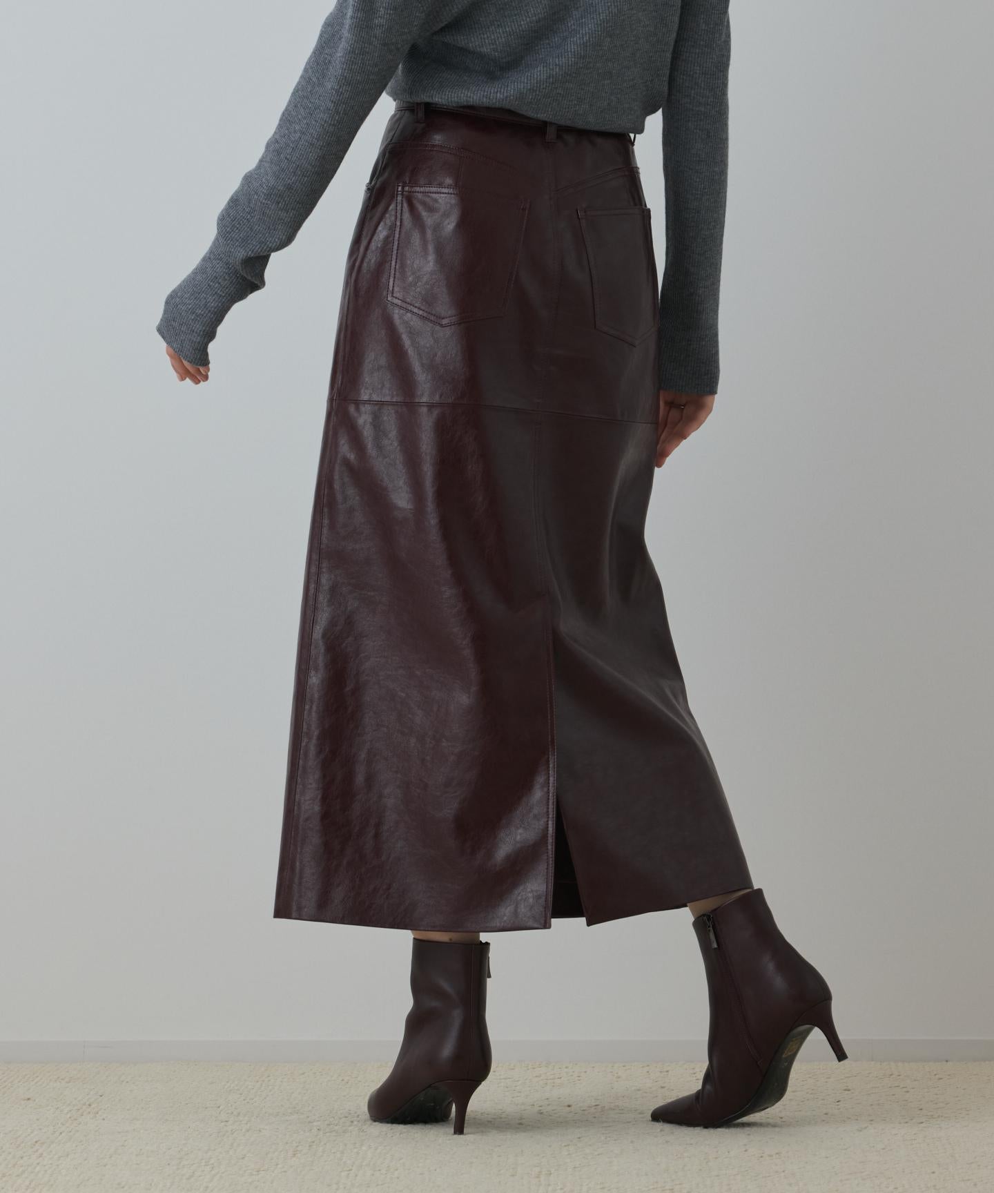 フェイクレザータイトスカート