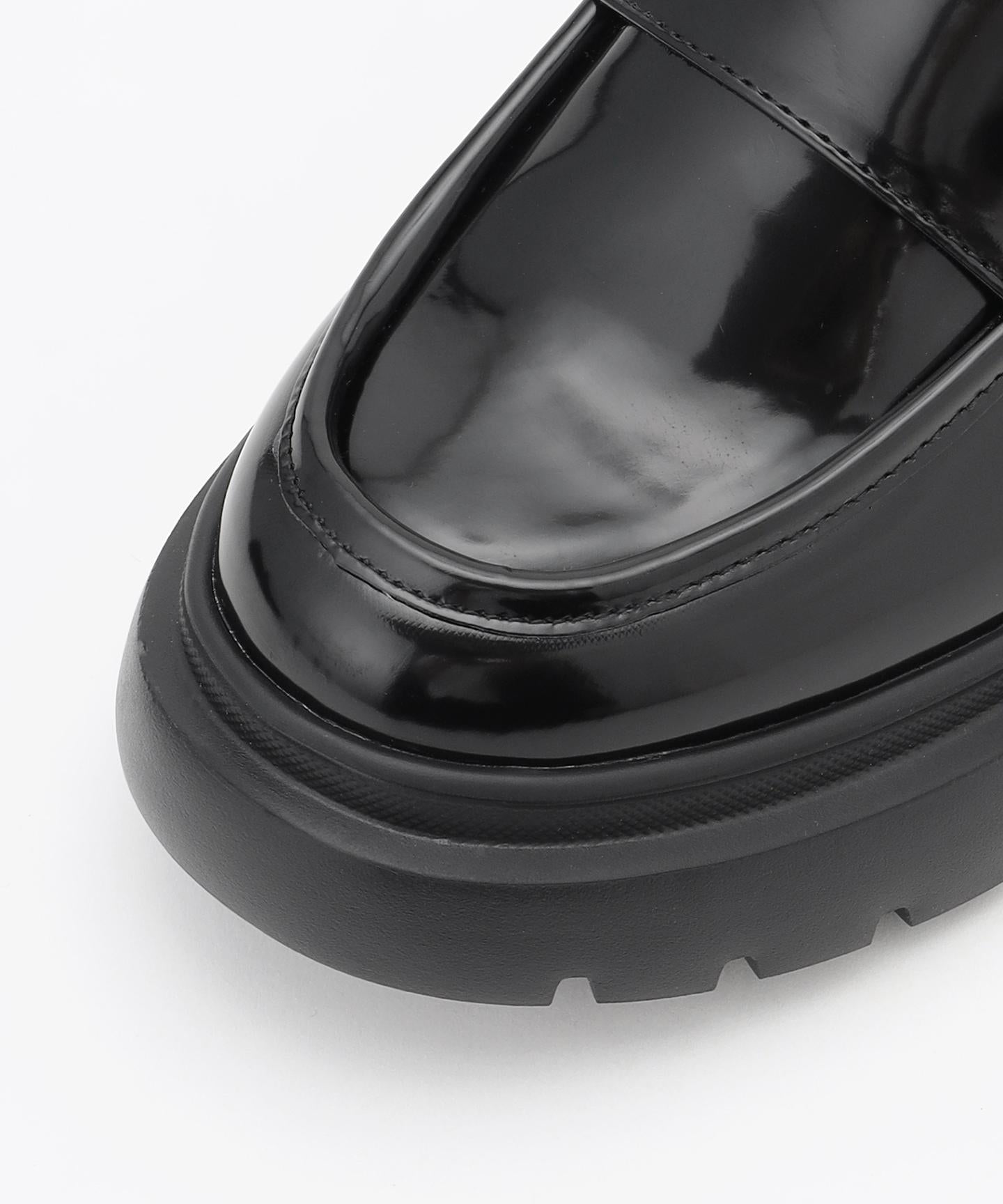 ボリュームスタッズローファー