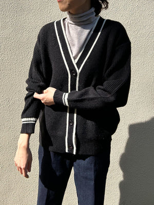 Vネックカーディガン