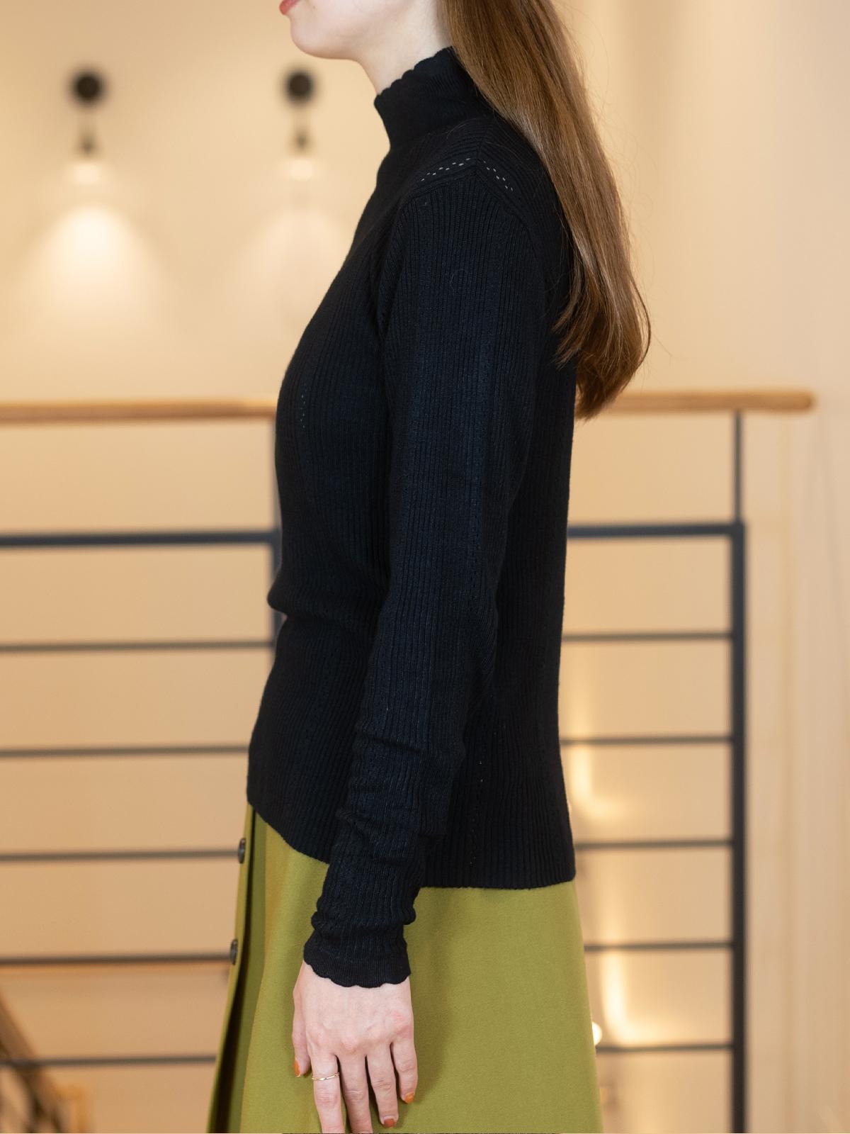透かし柄ハイネックニット